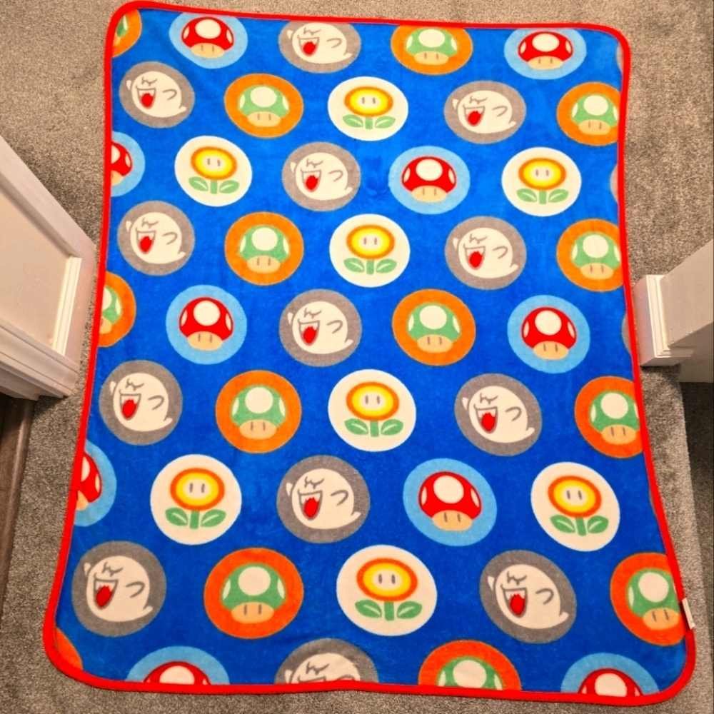 Nintendo Super Mario Brothers Mushroom Video Game Fleece Throw 37 X 48
